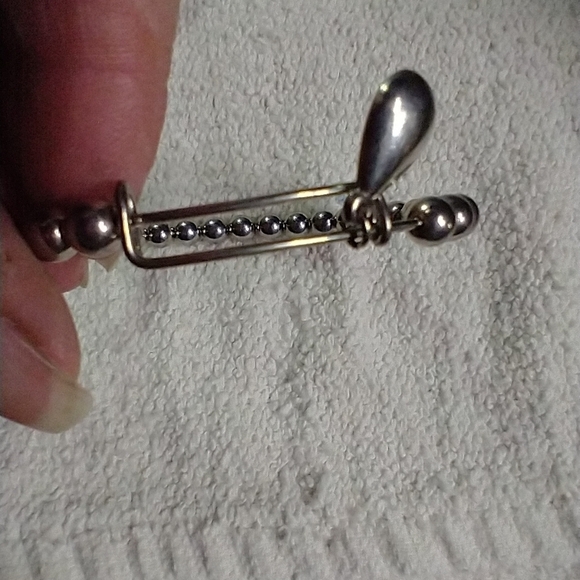 Silvertone beaded wire bracelet - Picture 1 of 4